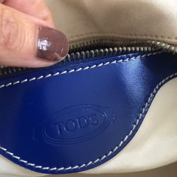 TOD’S Royal Blue and ivory handbag with leather trim. - Picture 7 of 16